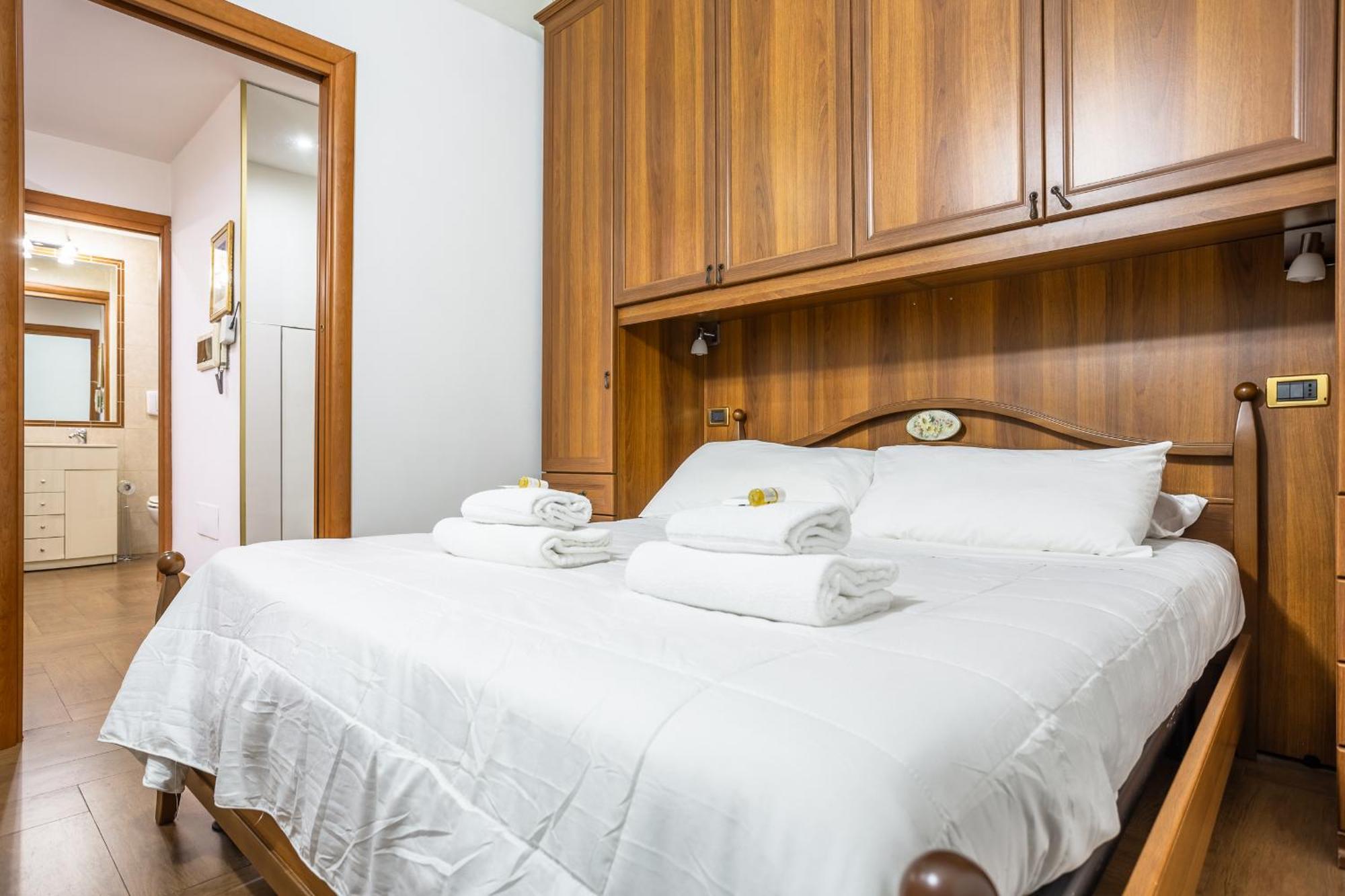 Portside Aparthotel Рим Экстерьер фото